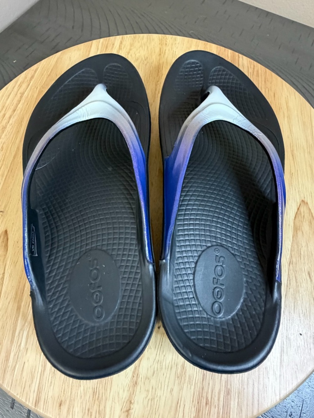 OOFOS Women’s OOlala Luxe Thong Sandals - Picture 6 of 12